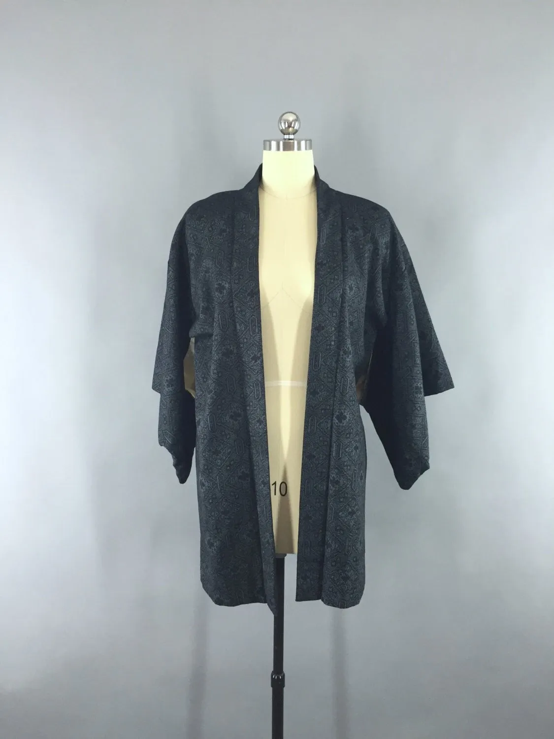 1960s Vintage Silk Haori Kimono Cardigan Jacket with Black and Grey Ikat Print