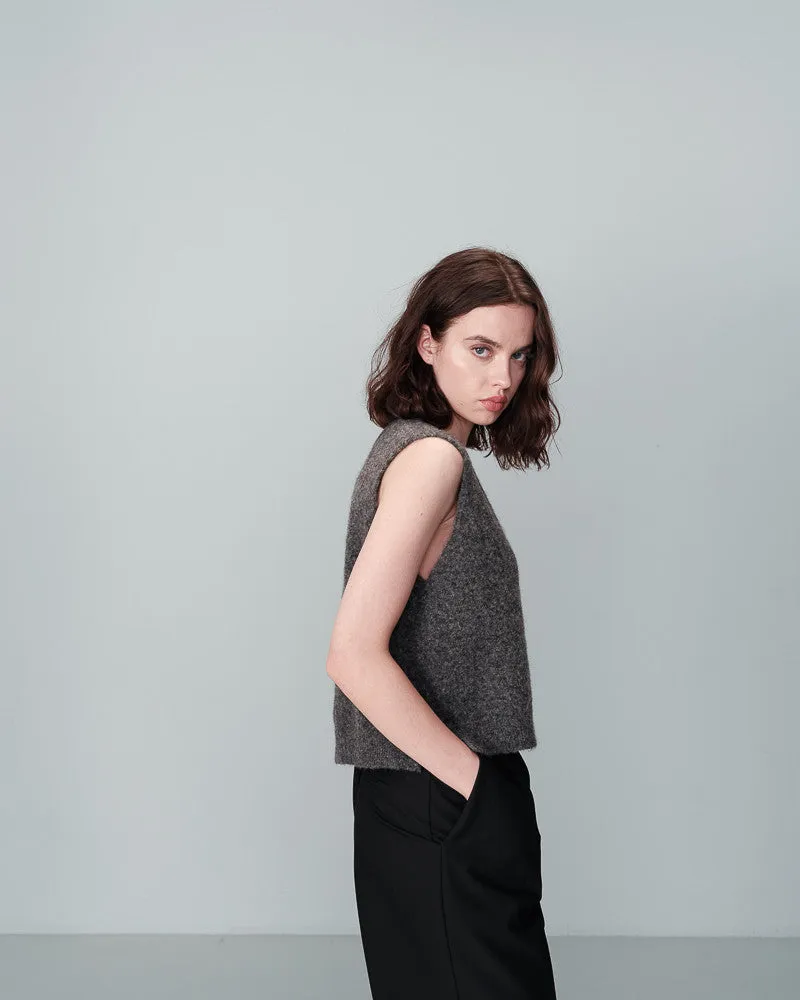 Grace & Mila Nars Knitted Sleeveless Vest in Anthracite