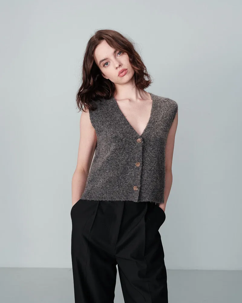 Grace & Mila Nars Knitted Sleeveless Vest in Anthracite