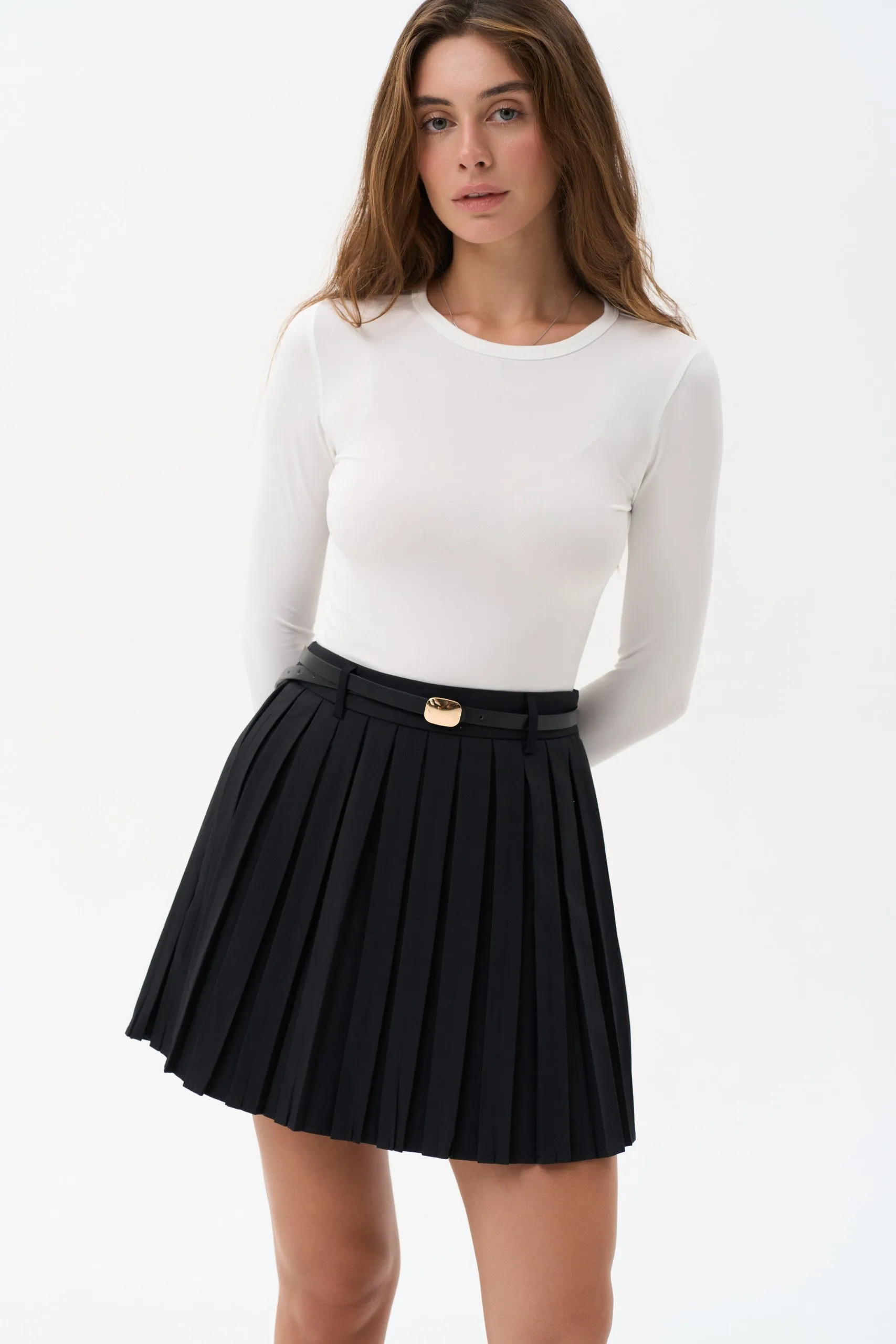 Pleated skirtt in color black