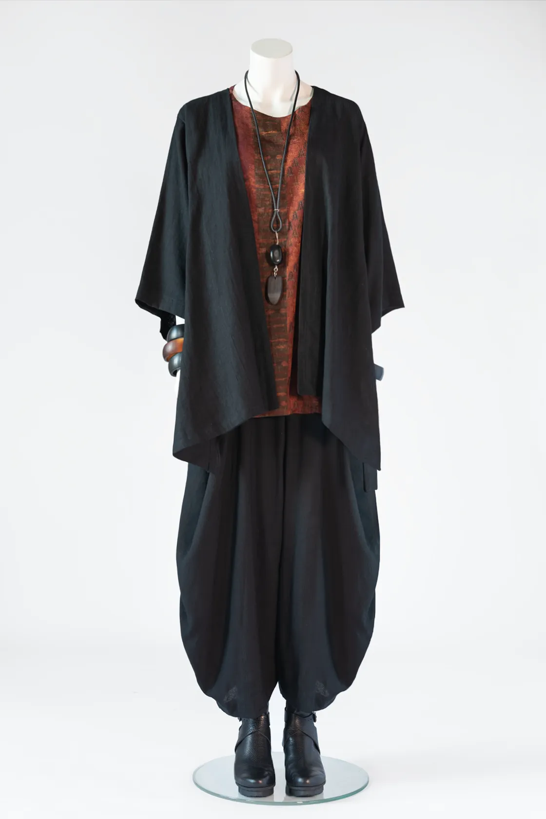 Short Kimono Jacket in Black Roma