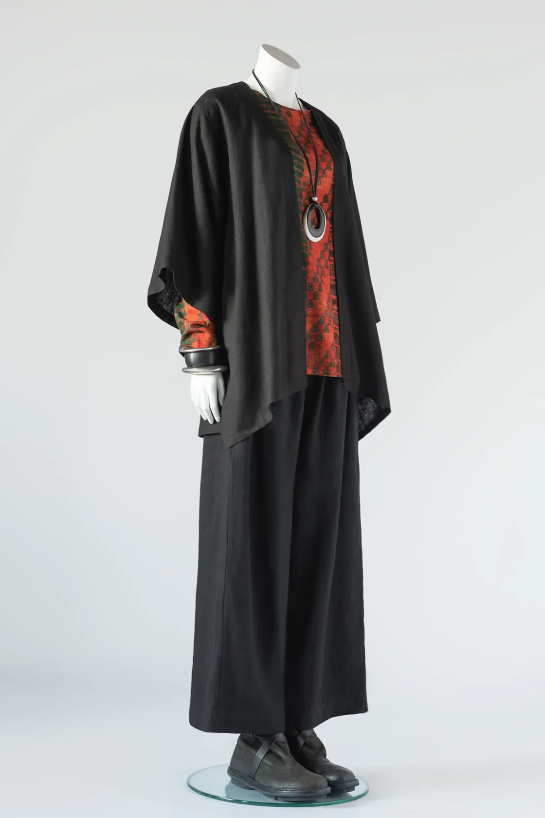 Short Kimono Jacket in Black Roma