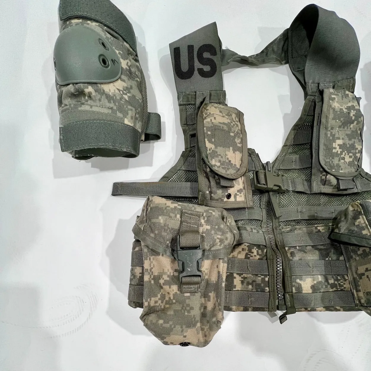 US Military Fighting Load Carrier Vest And Accessories ACU