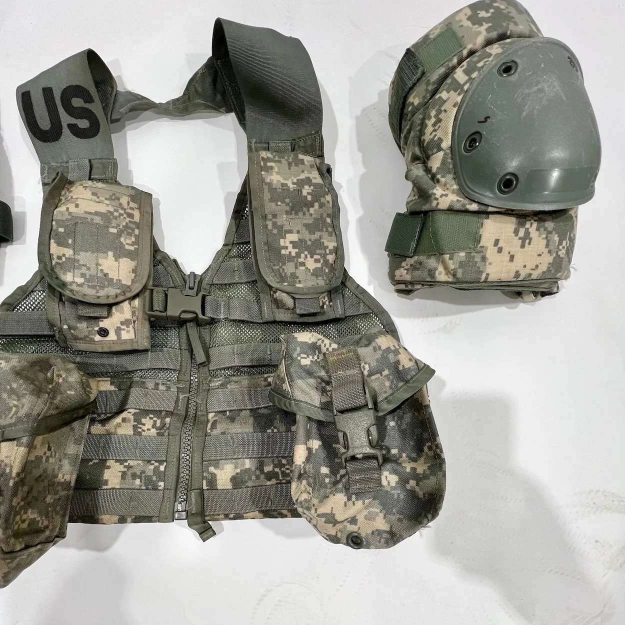 US Military Fighting Load Carrier Vest And Accessories ACU