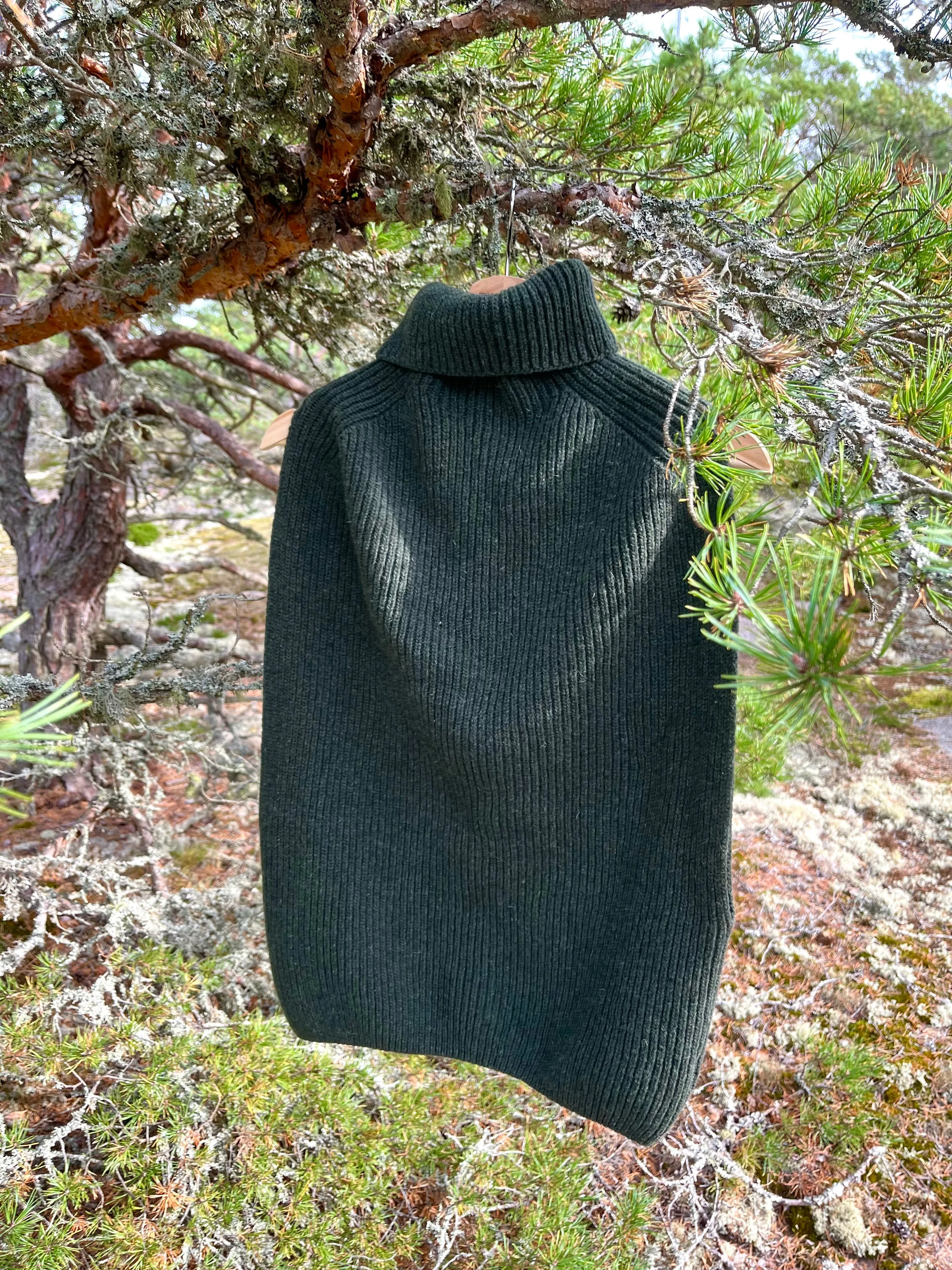 Utö Collared Vest Pine Green