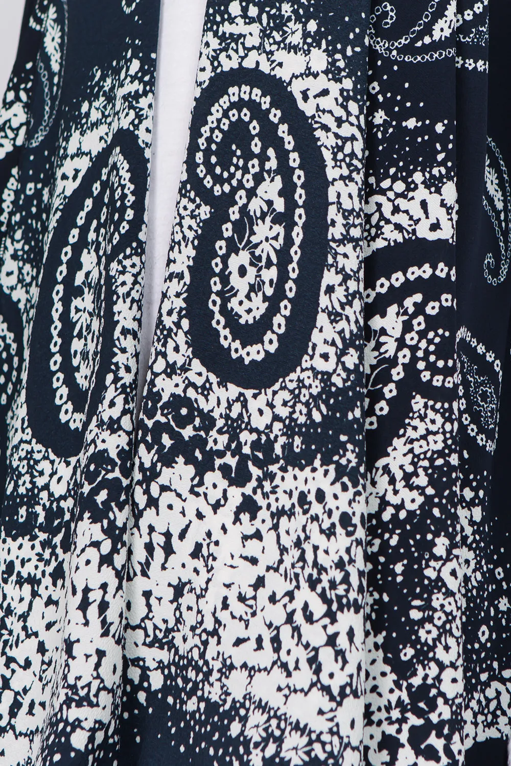 VP-8832 abstract paisley bottom design vest