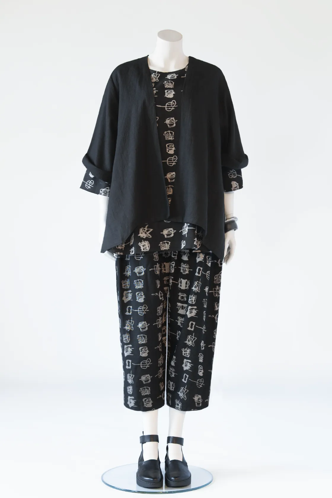 Zig Zag Short Kimono Jacket in Black Roma